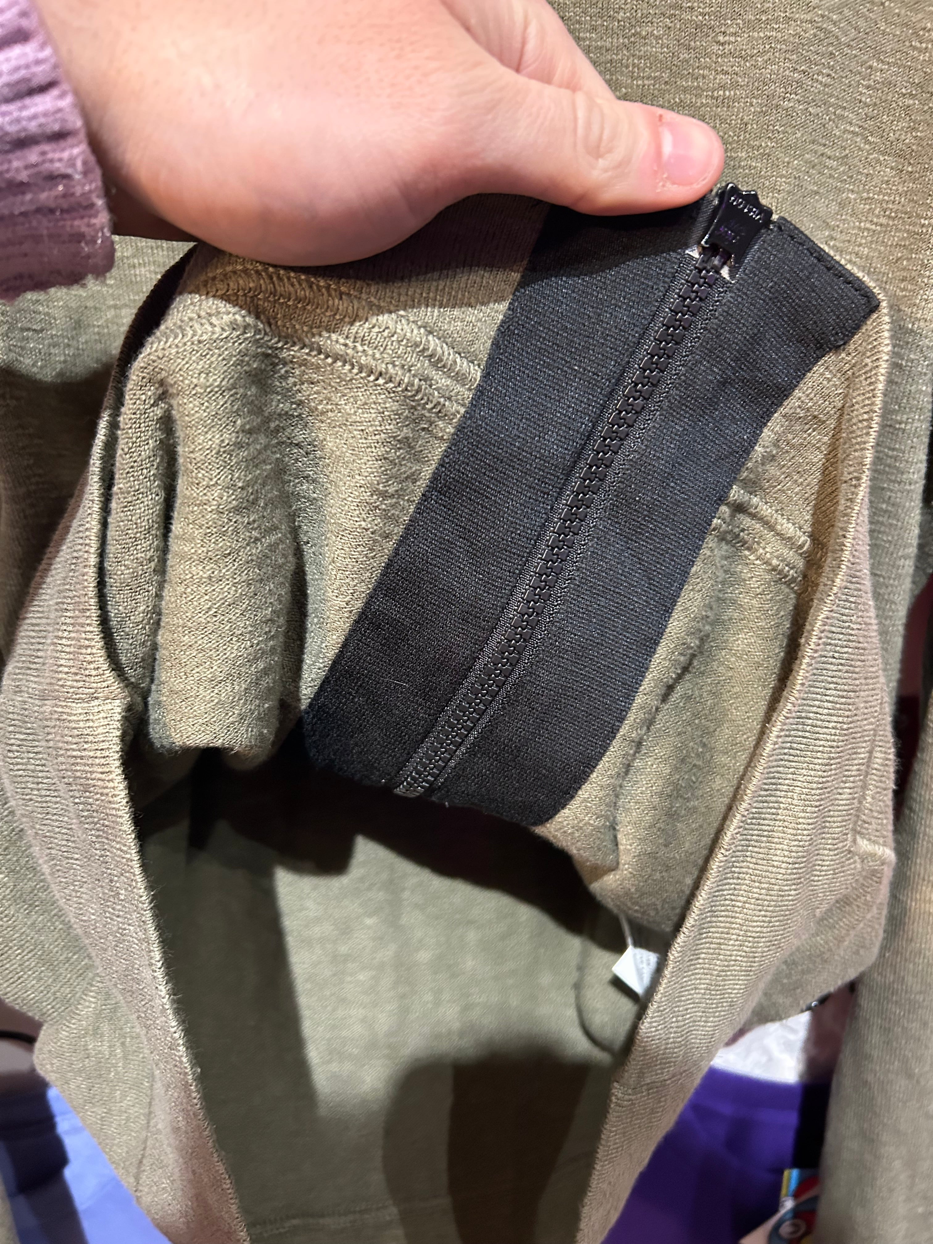Zipper Stone Island con cappuccio impermeabile