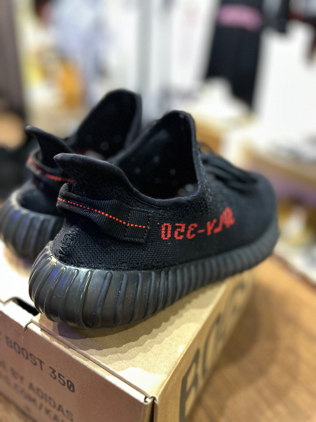 Yeezy Boost 350 v2 Nero rosse