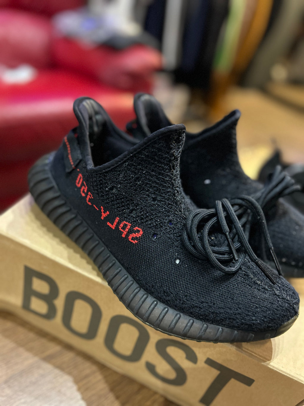 Yeezy Boost 350 v2 Nero rosse